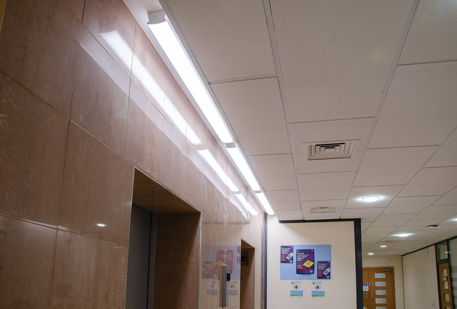 KABY EVO / Schmale LED-Leuchte mit Lichtsteuerung photograph