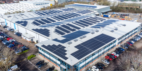 Die Solaranlage auf dem Dach der Thorlux-Firmenzentrale wurde erweitert